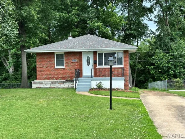 3951 E Dallas Ct, Saint Louis, MO 63125