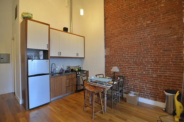 Rented by Hagstrom Management Inc | media 33