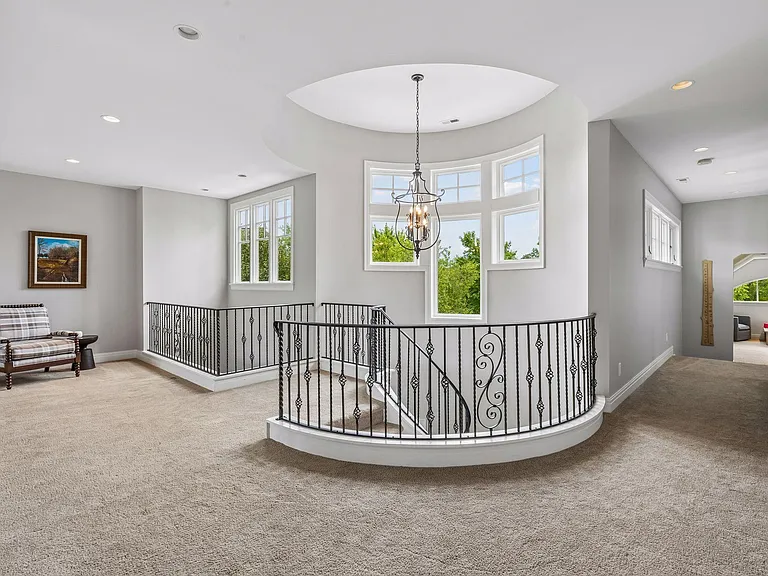 15700 Portico Dr — Photo 38