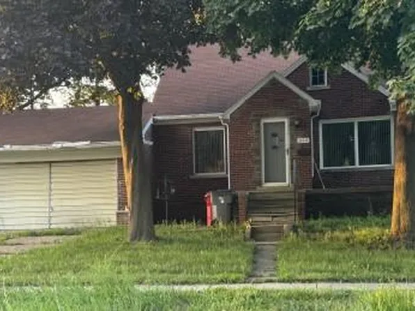 22215 Thomson St, Clinton Township, MI 48035