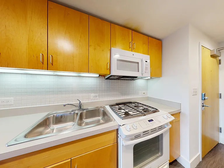 1400 E. 57th Street — Photo 72