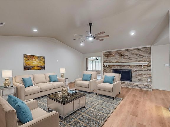 3rd image of 3714 Kiest Knoll Dr