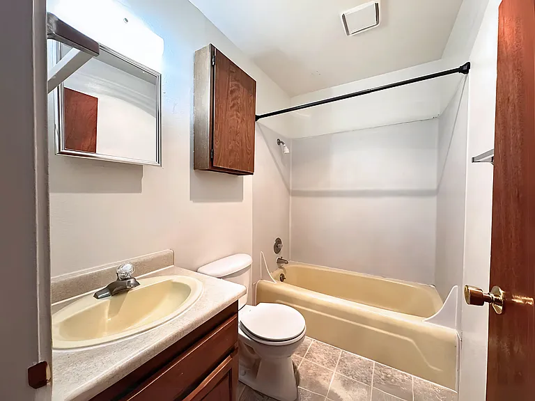 412 S Asbury St — Photo 8