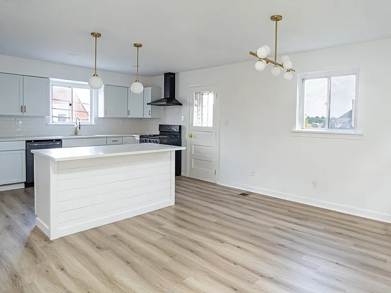 448 Eureka St — Photo 7