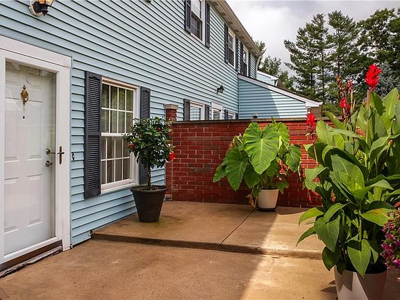 2nd image of 132 Townsend Ct #132