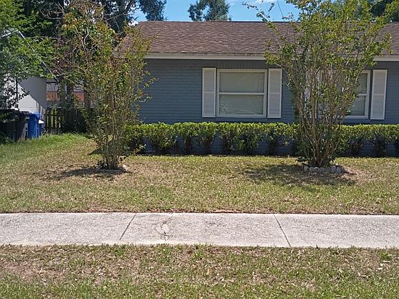 3rd image of 721 Regent Cir S