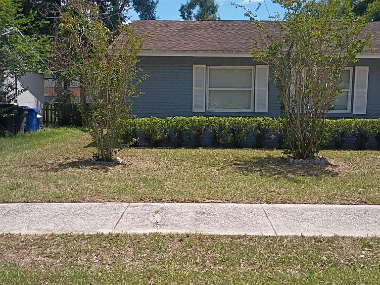 721 Regent Cir S — Photo 3