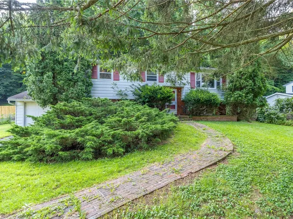 13 Olympus Dr, Macedon, NY 14502