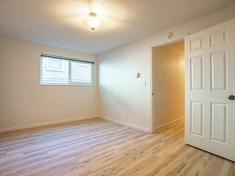 4456 Whitman Ave N — Photo 19