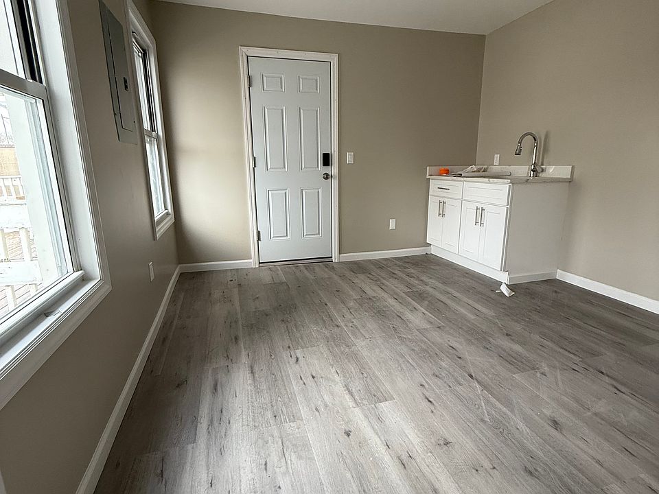 Living Room/Kitchenette