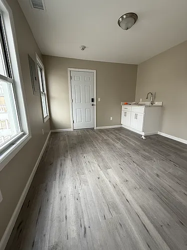 168 Main St #3B Photo 1