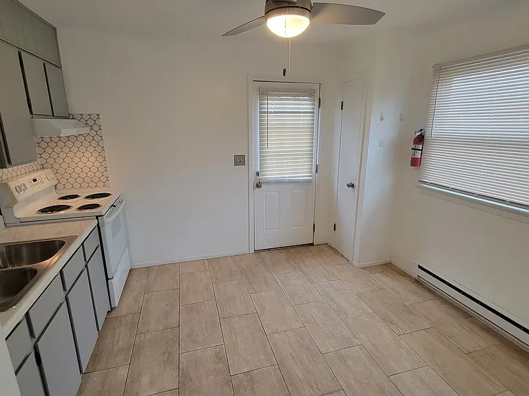 511 Leffert St — Photo 5