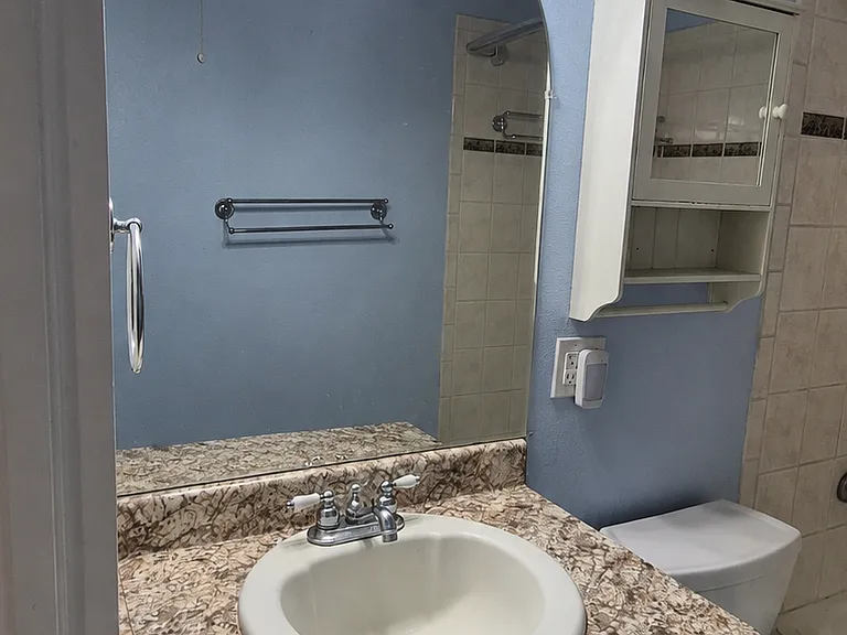 2485 Baylor Ave — Photo 11