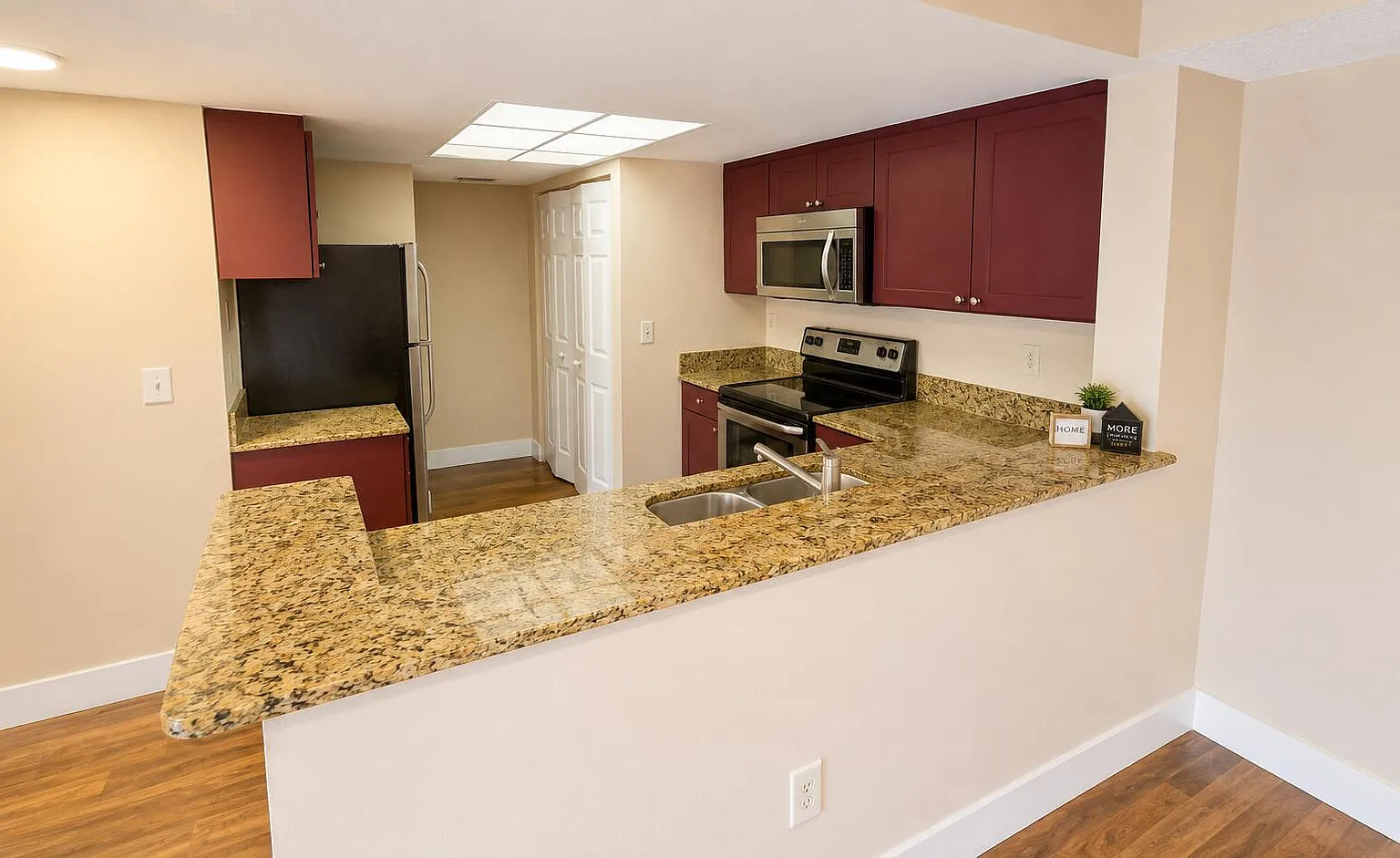 2 bed, 2.0 bath, 986 sqft, $2,000 — Photo 3