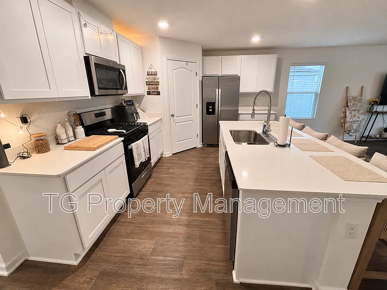 348 Orellana Rd — Photo 2