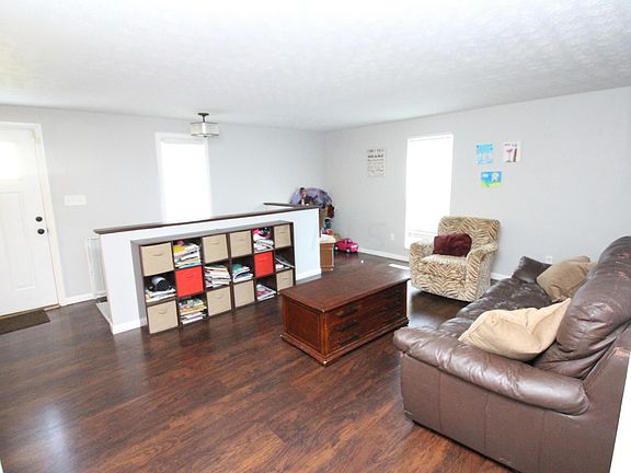 4th image of 3060 Hill Grove Ave