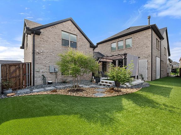 2nd image of 1429 Cypress Thorn Dr