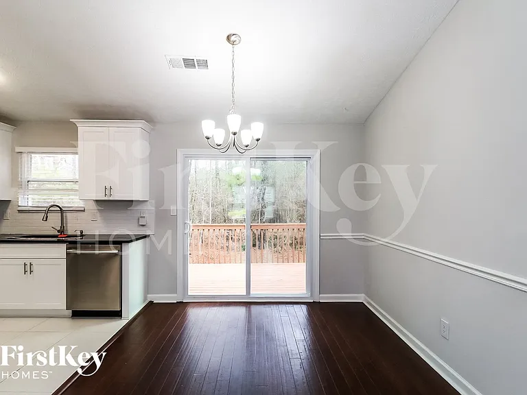 405 Sheringham Ct — Photo 4