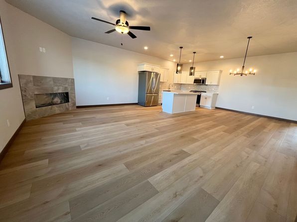 2407 E Caolinn Pl