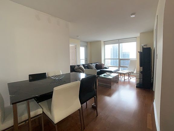 4th image of 761 Bay St #2902
