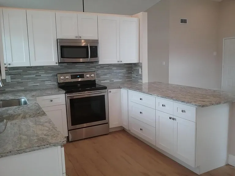 21071 Woodspring Ave — Photo 4