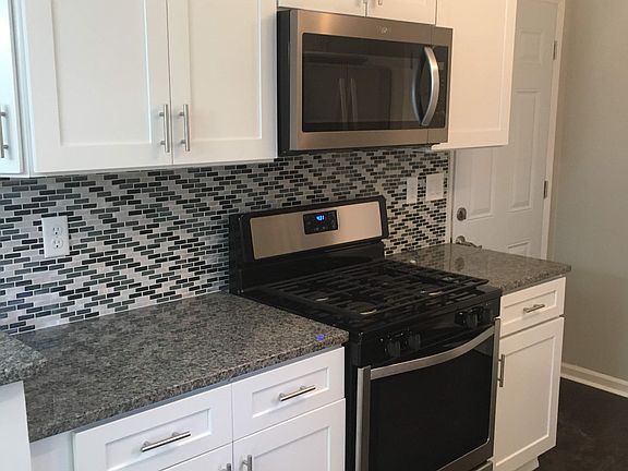 3rd image of 959 Glasgow Dr