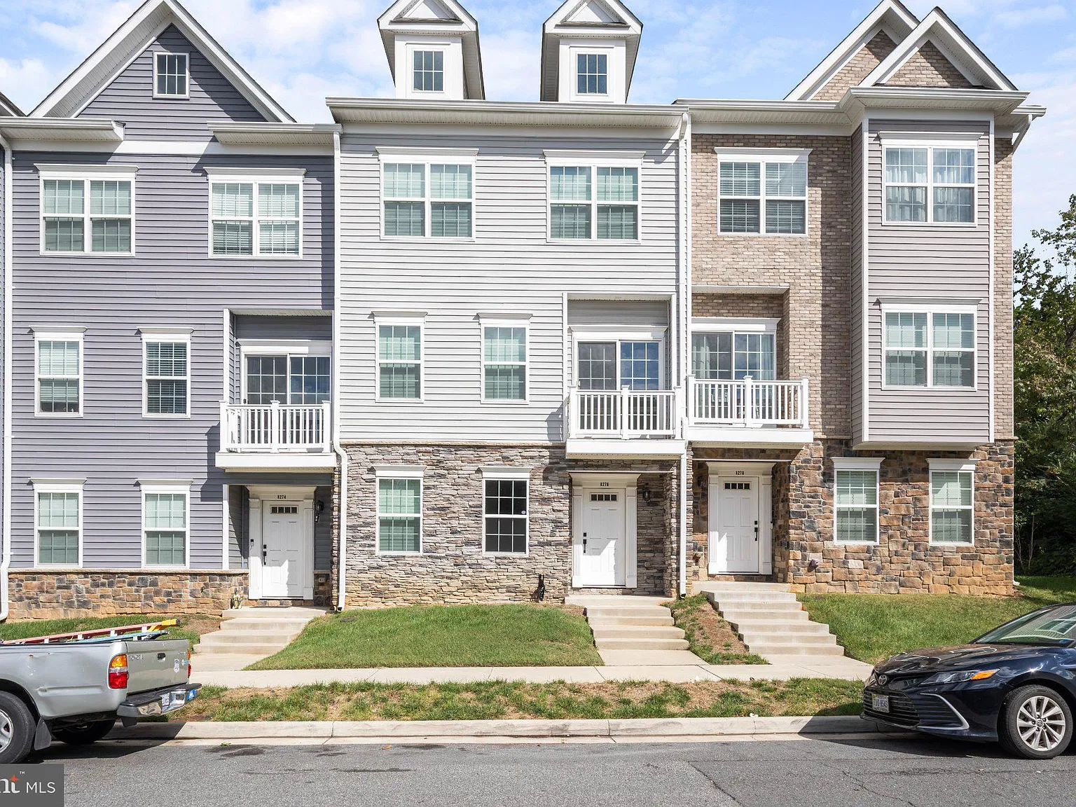 3 bed, 4.0 bath, 2087 sqft, $3,950 — Photo 1