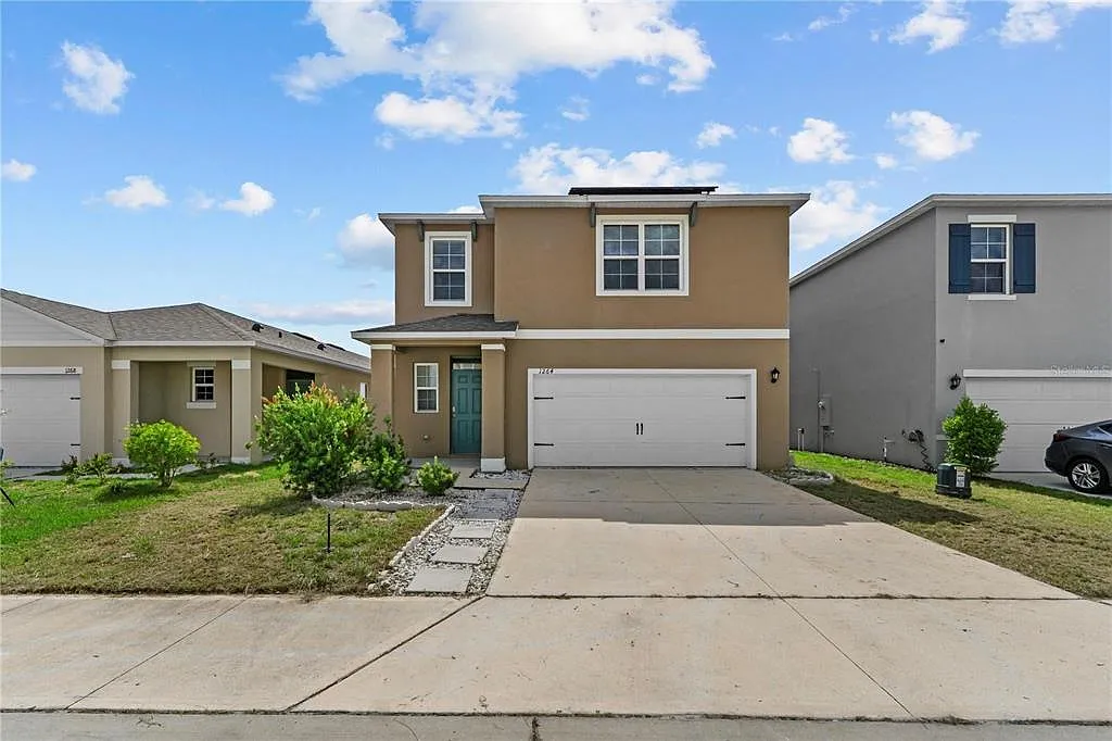 3 bed, 2.0 bath, 2048 sqft, $2,400 — Photo 2