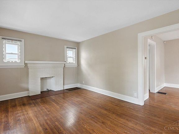 5th image of 2877 Minto Ave