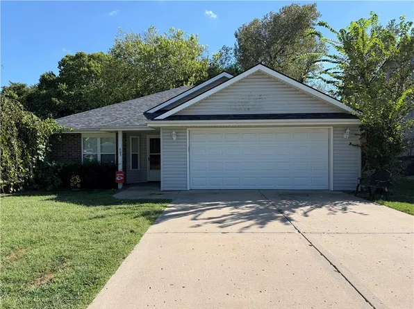 603 Creek Ridge Dr, Grain Valley, MO 64029