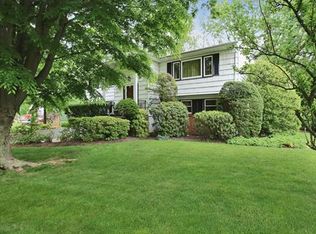 3 Eagle Rd, Edison, NJ 08820