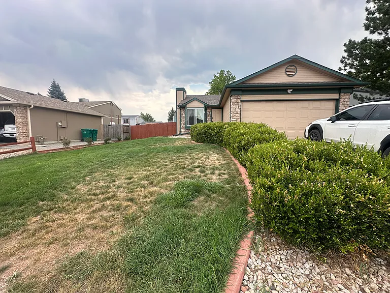 11006 W Bowles Pl — Photo 2