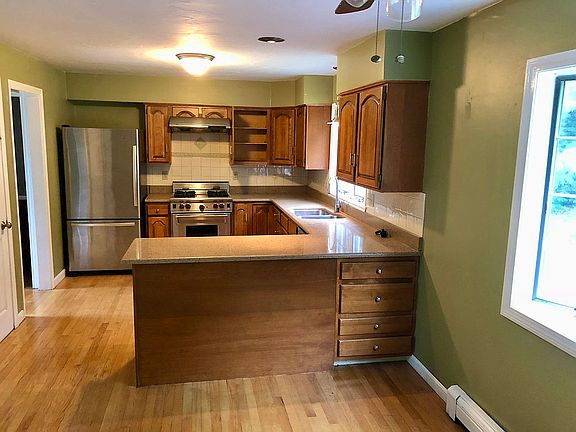 4th image of 7 Grove Heights Dr