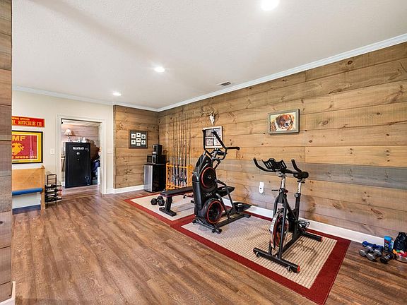 44th image of 270 Ausburn Rd