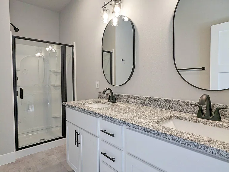 2940 Blue Grass Dr — Photo 2