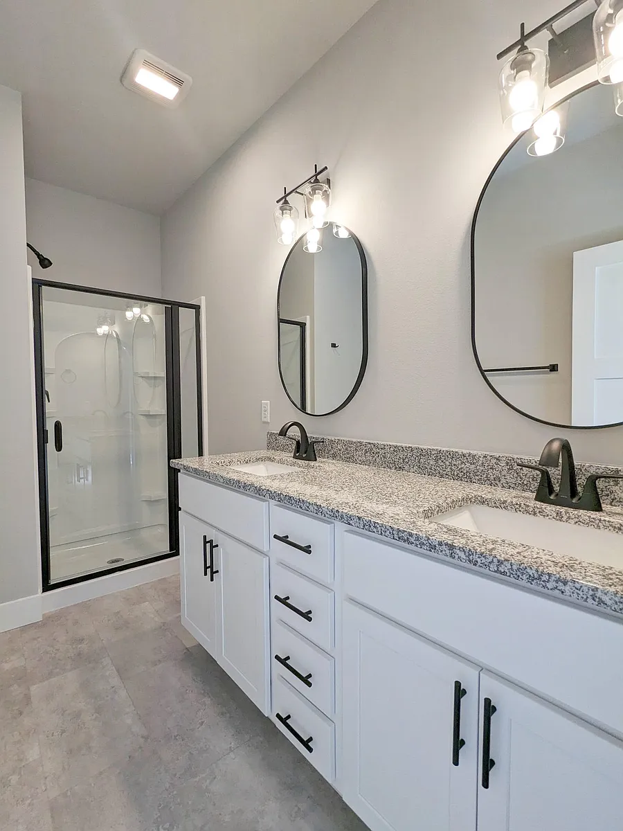 Building Photo - 2940 Blue Grass Dr