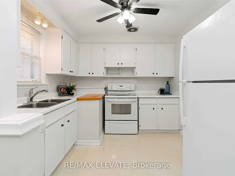 56 Amberdale Dr — Photo 8