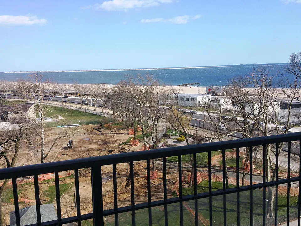 501 Surf Ave #8Z
