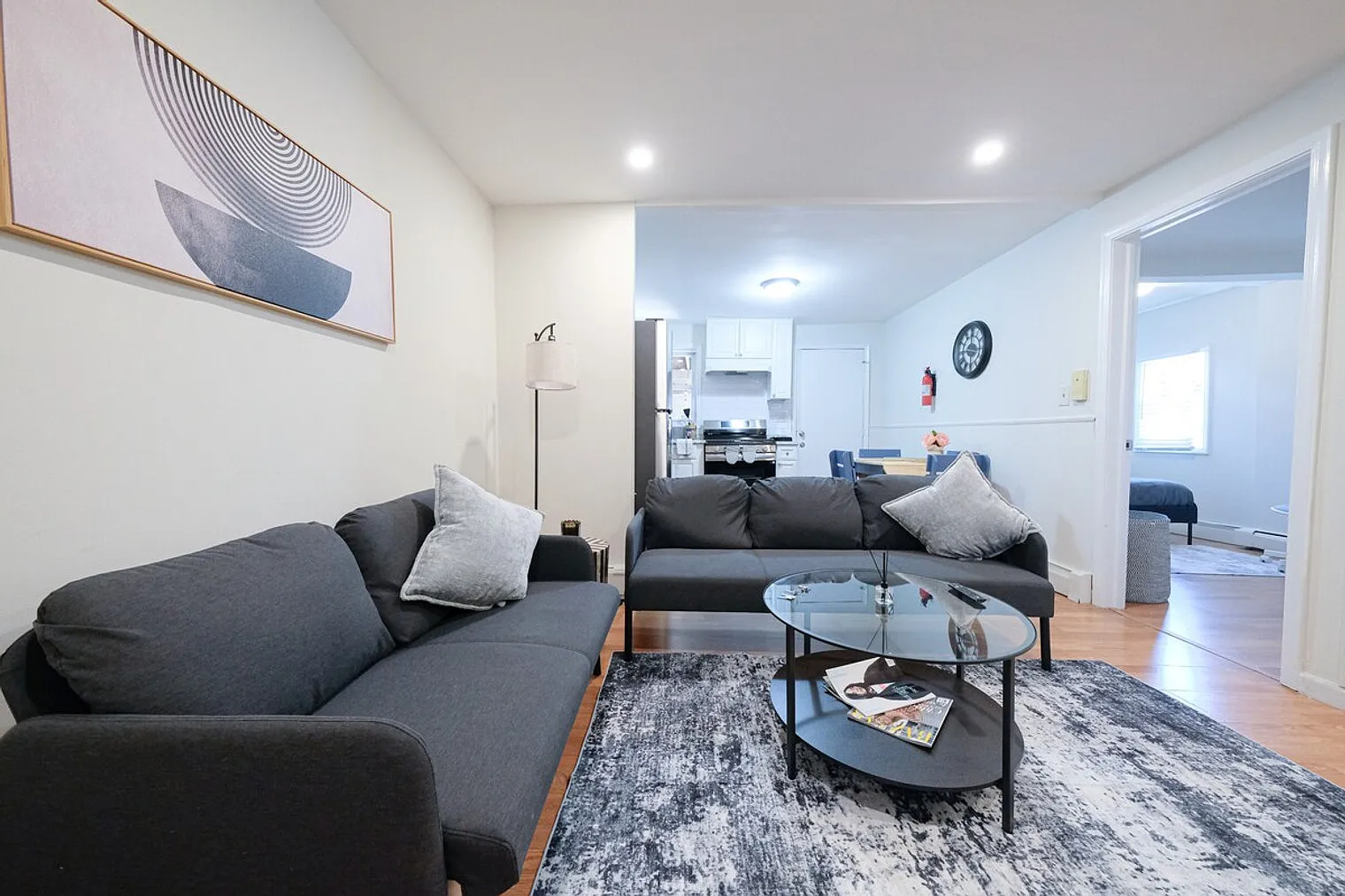2 bed, 1.0 bath, $3,086 — Photo 3