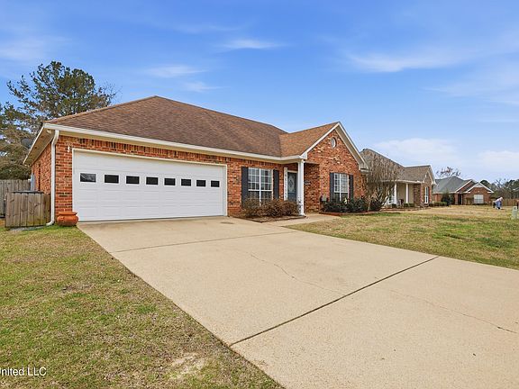 3rd image of 215 Prewitt Cir