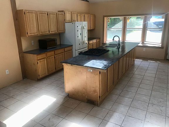 3rd image of 1944 Littleton Rd