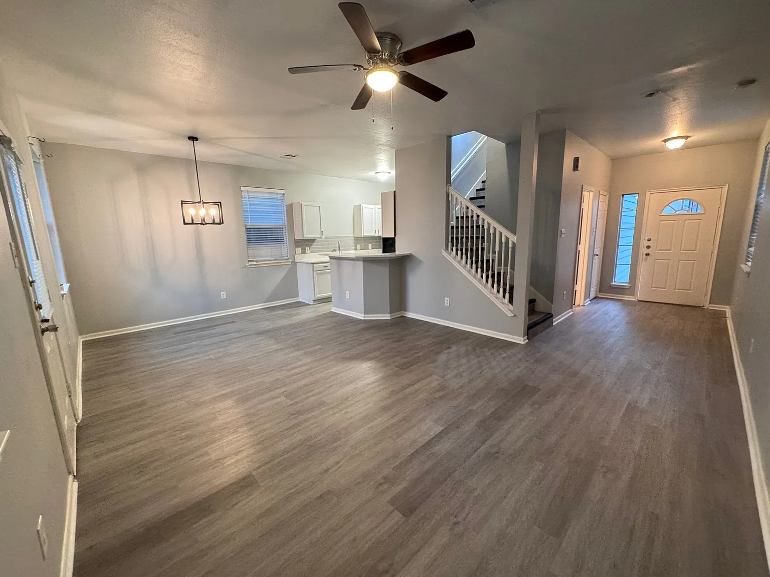 3 bed, 2.5 bath, 1593 sqft, $1,900 — Photo 1