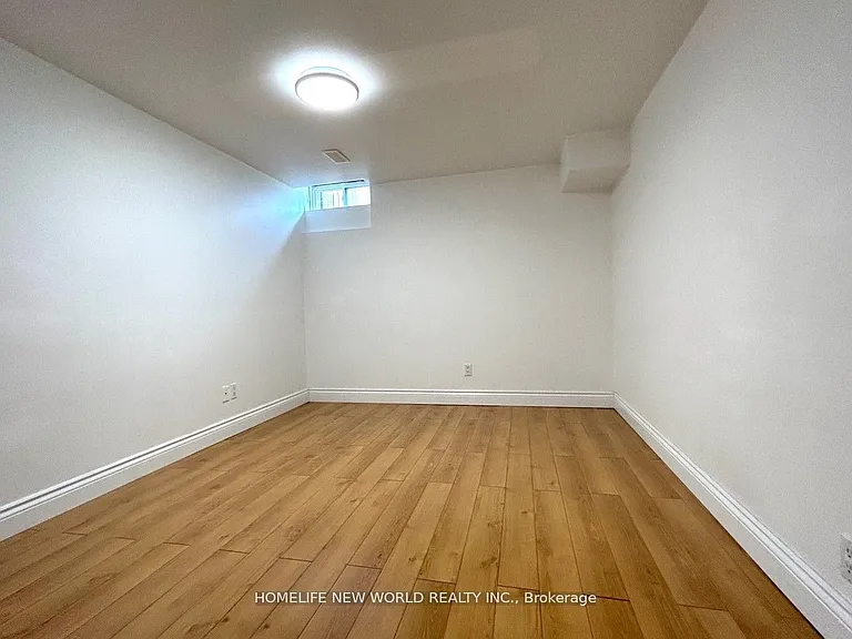 102 Madsen Cres — Photo 17