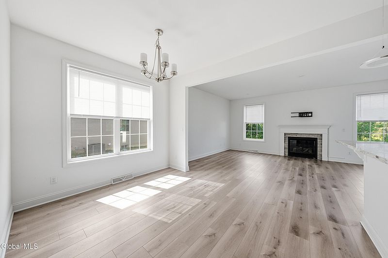 3rd image of 27 Wheatfield Way