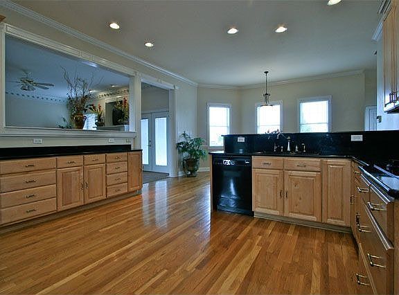 Eat-in Kitchen
