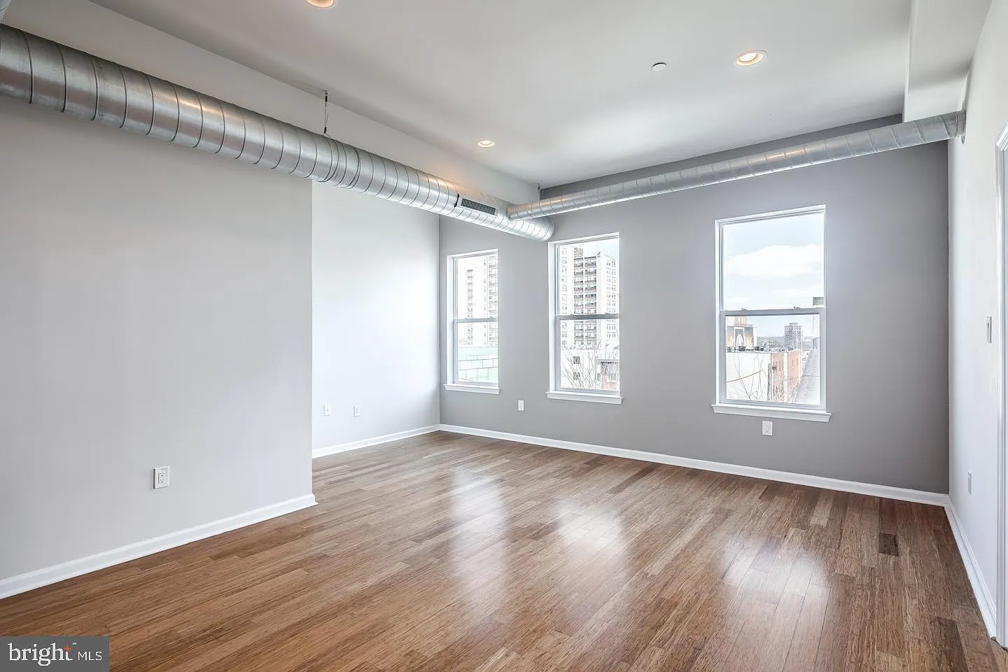 1509 W Girard Ave — Photo 4