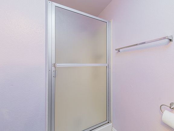 5th image of 333 Stanford Ct