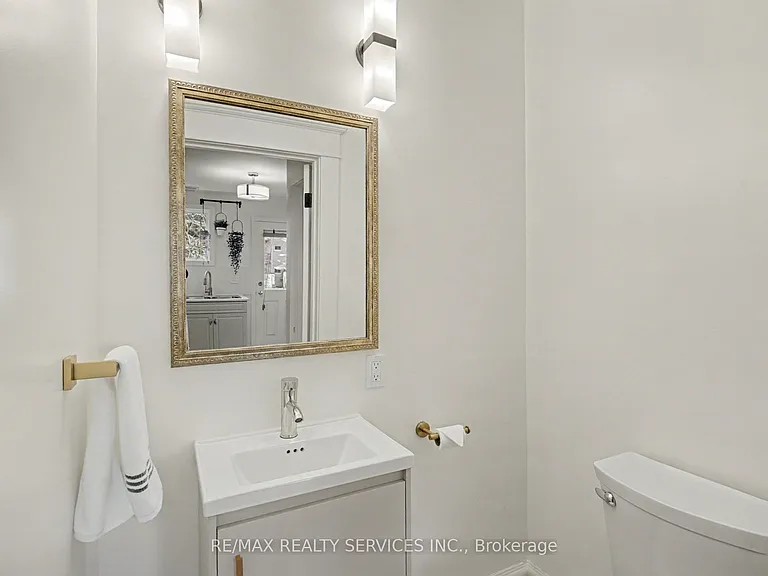 39 Fielden Ave — Photo 13