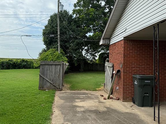 2nd image of 911 Grimes St