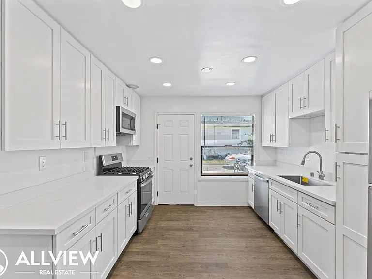161 Avenida Del Poniente — Photo 1